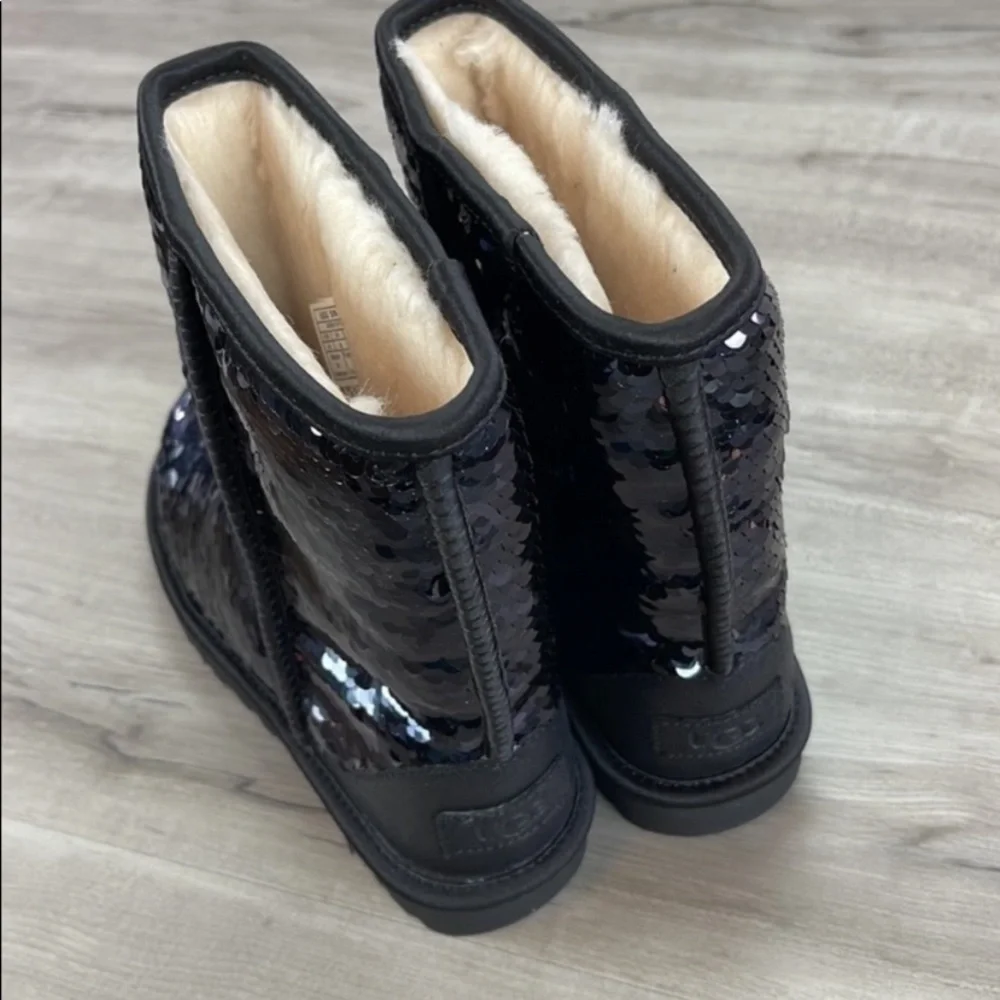 🍁 UGG 🍁 CLASSIC SHORT SEQUIN BLACK BOOTS - Picture 6 of 15